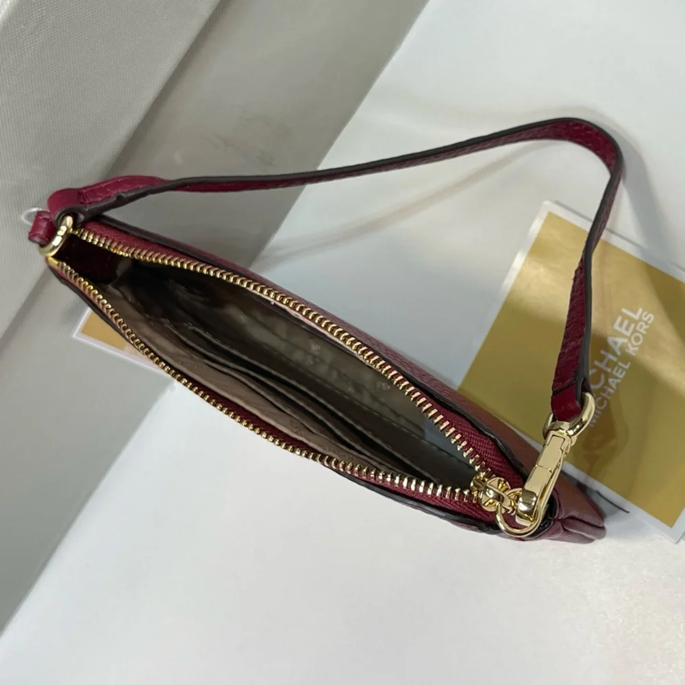(new+tag) Michael Kors Fulton medium wristlet mulberry maroon (cards holder)
